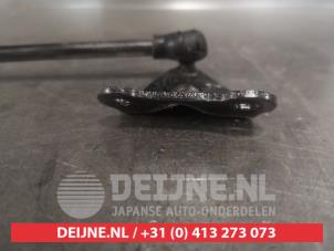 Toyota Yaris Gasdemper rechts-achter O599536 foto 3