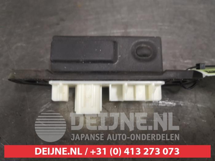Toyota Yaris Schakelaar achterklep O599540