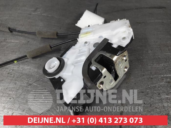 Toyota Yaris Türschlossmechanik 4-türig links vorne O599622