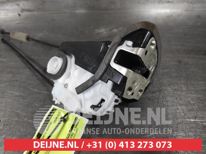 Toyota Yaris Türschlossmechanik 4-türig rechts hinten O599628