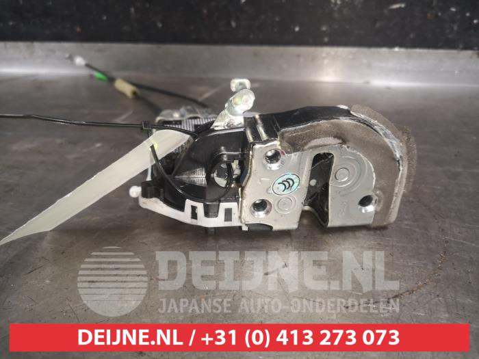 Toyota Prius Deurslot Mechaniek 4Deurs links-achter O600350