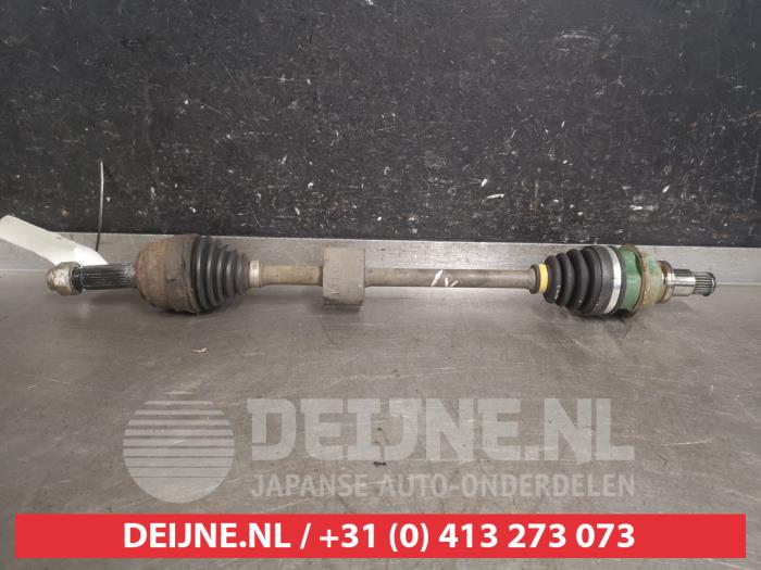 Daihatsu Sirion Aandrijfas links-voor O600719