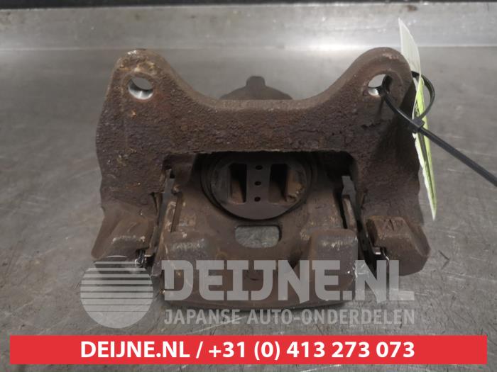 Daihatsu Sirion Remklauw (Tang) links-voor O600726