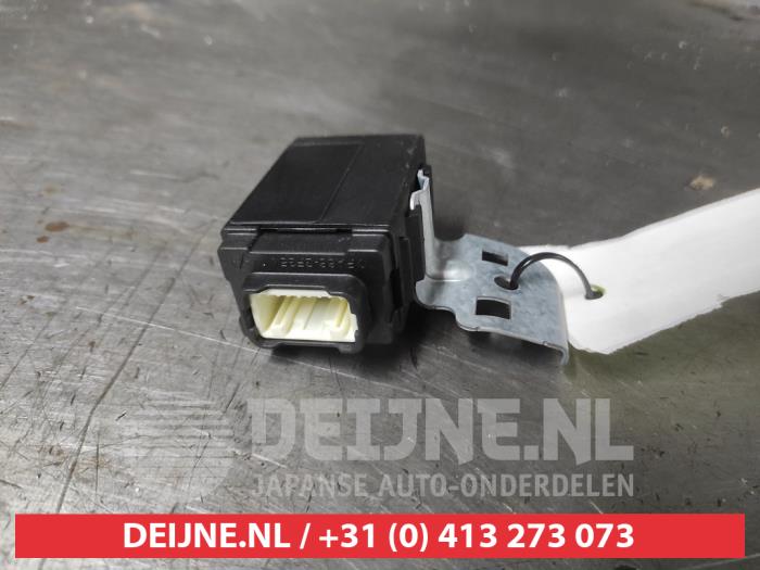 Nissan X-Trail Gateway module O600757