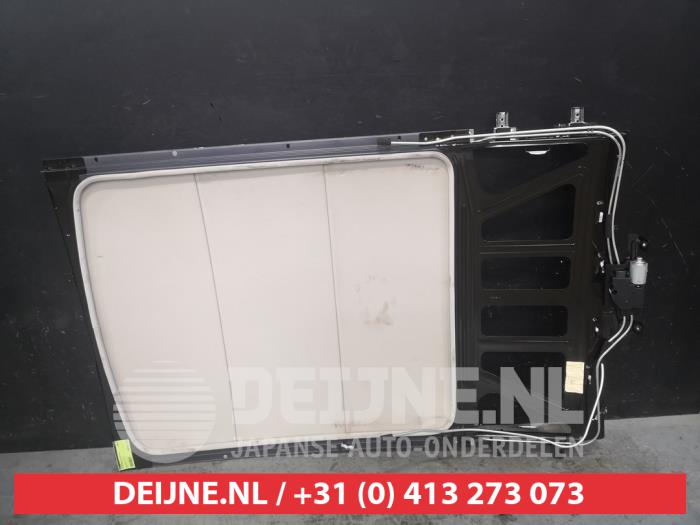 Nissan Qashqai Schuifdak O600939