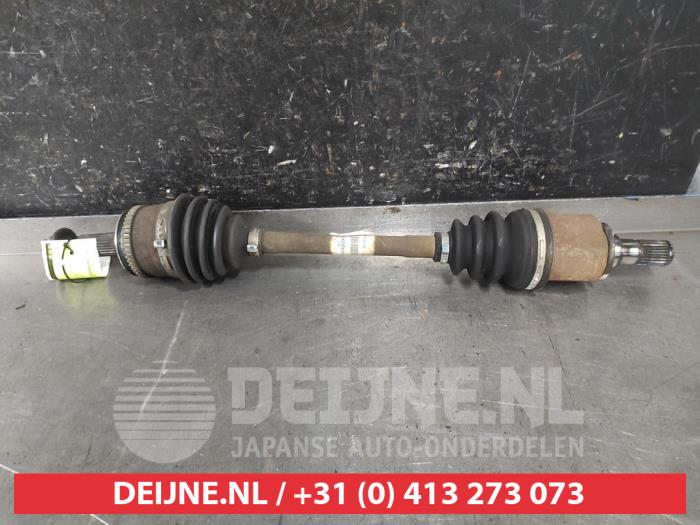 Gebruikte Aandrijfas links-voor Hyundai i10 (F5) 1.2i 16V Prijs € 40,00 Margeregeling aangeboden door V.Deijne Jap.Auto-onderdelen BV