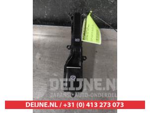 Gebruikte Schakelaar handrem Kia Niro II (SG2) 1.6 GDI Hybrid Prijs op aanvraag aangeboden door V.Deijne Jap.Auto-onderdelen BV