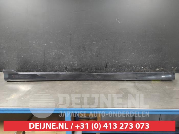 Mitsubishi Lancer Side skirt, right O601772