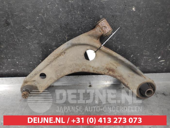 Toyota Yaris Draagarm onder links-voor O603070