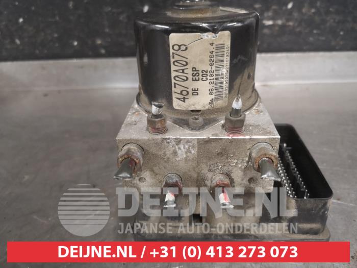 Gebruikte ABS Pomp Mitsubishi Grandis (NA) 2.4 16V MIVEC Prijs € 75,00 Margeregeling aangeboden door V.Deijne Jap.Auto-onderdelen BV