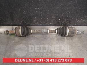 Gebruikte Steekas links-voor Mitsubishi Grandis (NA) 2.4 16V MIVEC Prijs € 50,00 Margeregeling aangeboden door V.Deijne Jap.Auto-onderdelen BV