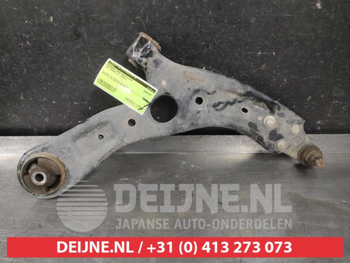 Kia Carens Draagarm onder rechts-voor O603539