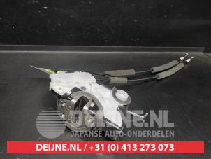 Isuzu D-MAX Front door lock mechanism 4-door, right O603706 photo 2
