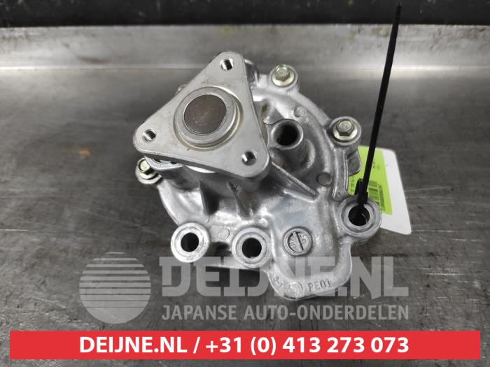 Gebruikte Waterpomp Mazda CX-3 (DJ/DK) 2.0 SkyActiv-G 120 AWD Prijs € 25,00 Margeregeling aangeboden door V.Deijne Jap.Auto-onderdelen BV