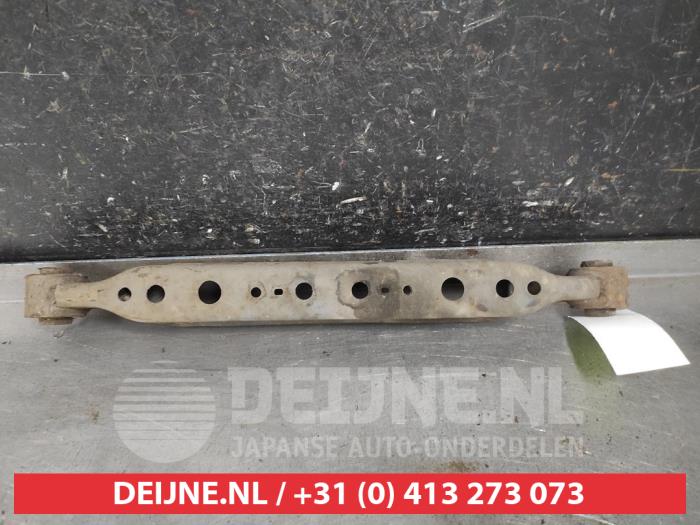 Nissan Qashqai Draagarm rechts-achter O604672