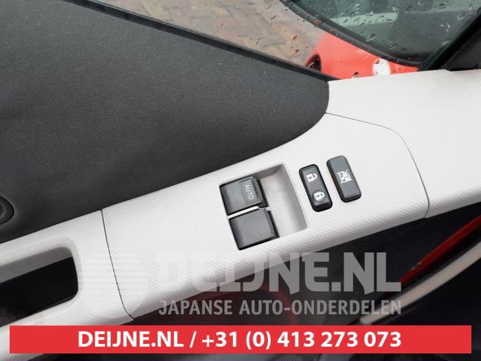 Toyota Yaris Combischakelaar ramen O605066