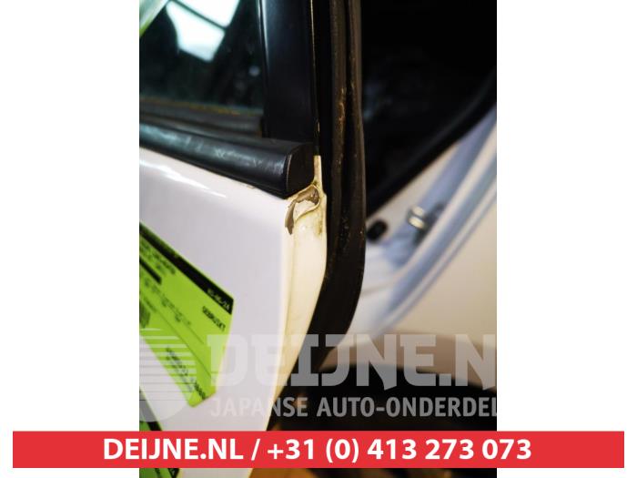 Toyota Auris Portier 4Deurs links-achter O605018