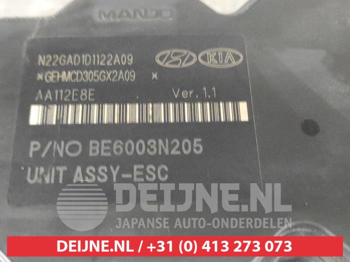 Kia Carens ABS pump O605682