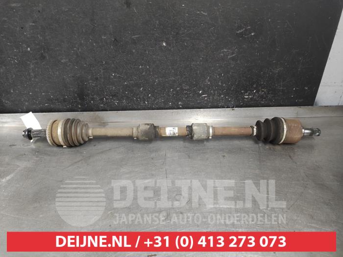 Gebruikte Steekas rechts-voor Kia Carens IV (RP) 1.6 GDI 16V Prijs € 75,00 Margeregeling aangeboden door V.Deijne Jap.Auto-onderdelen BV