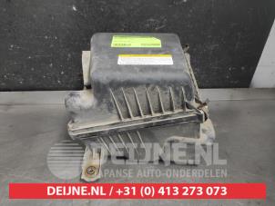 Gebruikte Luchtfilterhuis Kia Carens III (FG) 2.0i CVVT 16V Prijs € 30,00 Margeregeling aangeboden door V.Deijne Jap.Auto-onderdelen BV