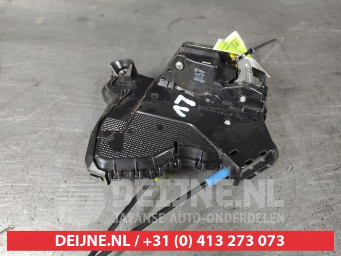 Toyota Auris Deurslot Mechaniek 4Deurs links-voor O606477
