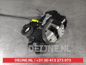 Toyota Auris Door lock mechanism 4-door, front left O606477 photo 2