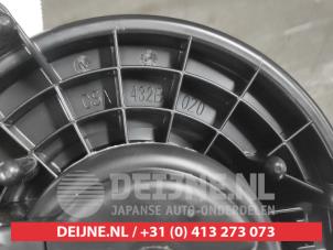 Suzuki Swift Heating and ventilation fan motor O607390 photo 3