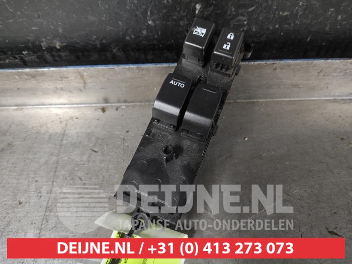 Suzuki Swift Kombischalter Fenster O607840
