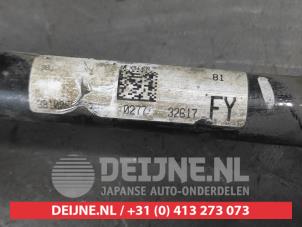 Nissan Micra Aandrijfas rechts-voor O608438 foto 2