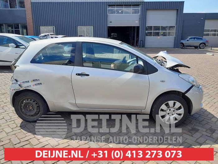 Toyota Yaris Quarter light, front right O608644