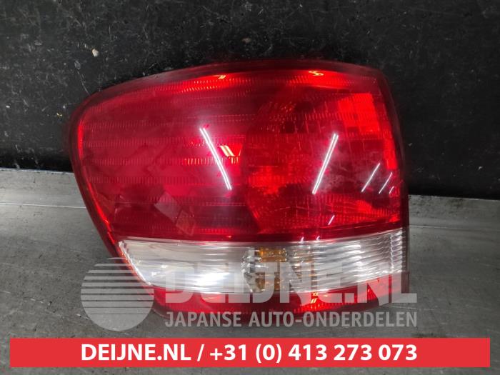 Toyota Avensis Verso Achterlicht links O608875
