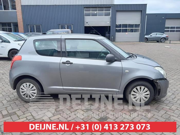 Suzuki Swift Türscheibe 2-türig rechts O609053