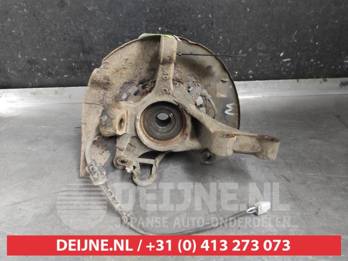 Toyota Avensis Verso Fusee links-voor O609209