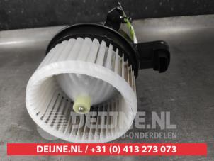 Toyota Yaris Cross Kachel Ventilatiemotor O609394 foto 2