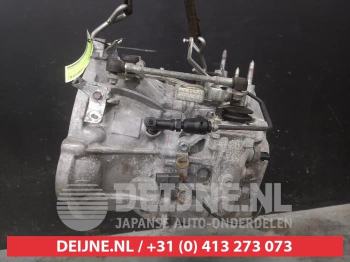 Versnellingsbak van een Mitsubishi Outlander (GF/GG) 2.2 DI-D 16V Clear Tec 4x4 2014