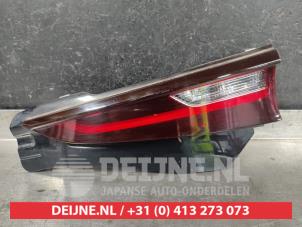 Gebruikte Reflector achterklep rechts Mazda CX-30 (DM) 2.0 e-SkyActiv X 186 M Hybrid 16V Prijs € 150,00 Margeregeling aangeboden door V.Deijne Jap.Auto-onderdelen BV