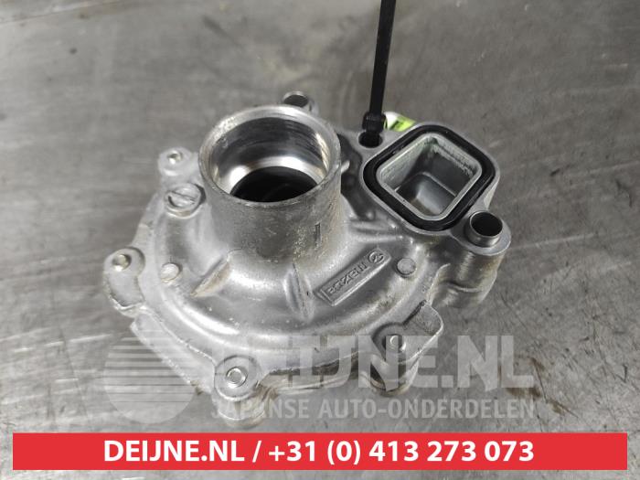 Gebruikte Waterpomp Mazda CX-3 (DJ/DK) 2.0 SkyActiv-G 120 Prijs € 25,00 Margeregeling aangeboden door V.Deijne Jap.Auto-onderdelen BV