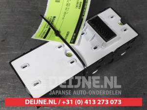 Kia Stonic Multi-functional window switch O610604 photo 2