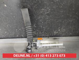 Hyundai IX35 Veiligheidsgordel Insteek links-voor O610973 foto 2