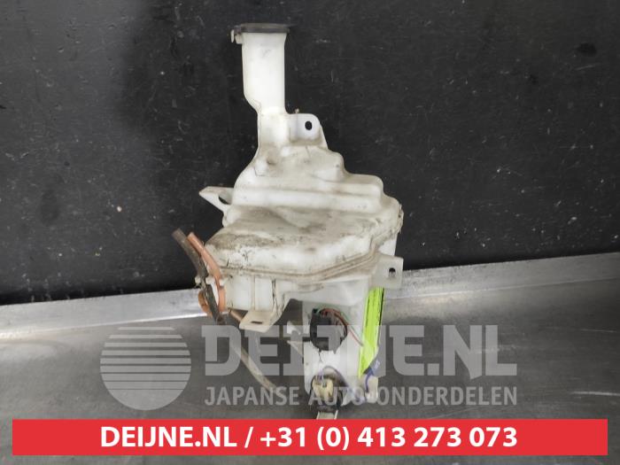 Daihatsu Sirion Ruitensproeiertank voor O610995