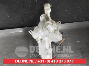 Daihatsu Sirion Scheibensprühertank vorne O610995 foto 2