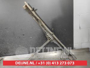 Daihatsu Sirion Schlossträger vorne O611024 foto 2
