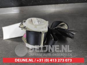 Toyota Yaris Rear seatbelt, right O611032 photo 2