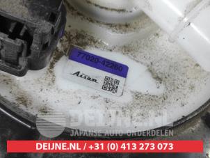 Toyota Rav-4 Brandstofpomp Elektrisch O611289 foto 2