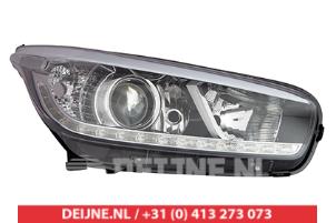 Nieuwe Rechter Koplamp Kia Ceed Prijs € 272,25 Inclusief btw aangeboden door V.Deijne Jap.Auto-onderdelen BV