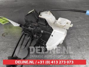Kia Soul Front door lock mechanism 4-door, right O611880 photo 2