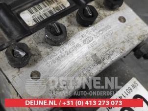 Hyundai Santafe ABS pump O611981 photo 2