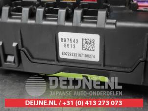 Isuzu D-MAX Sicherungskasten O612025 foto 3