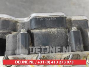 Isuzu D-MAX ABS pump O612027 photo 3
