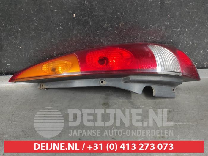 Nissan Almera Tino Achterlicht rechts O612158